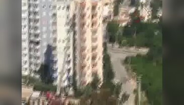 10. katta kopan iskele halatında asılı kaldılar