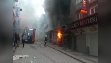 Bursa'da Reyhan Çarşısı'nda yangın
