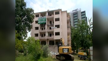 Bursa'da Nazar sitesinde yıkım başladı