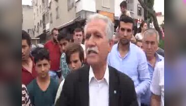 Suriyeli sürücü 2 genç kıza çarptı! 50 metre savruldular