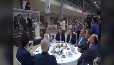 Bursa'da Bakan Müezzinoğlu'nun gözleri önünde kürsüye yığıldı