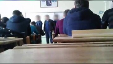 Lisede öğretmen dayağı kamerada!