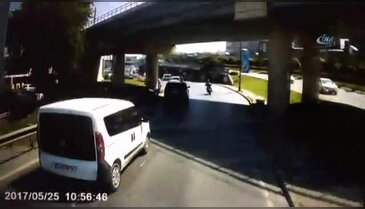 Yola savrulan motosikletli kamerada
