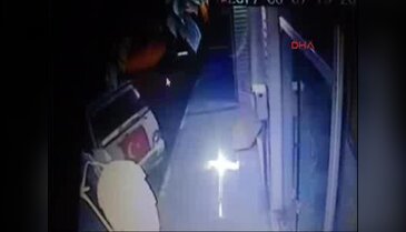 Bursa'da "Bomba var" diye bağırıp karakola poşet attı, tetikte bekleyen polis anında karşılık verdi