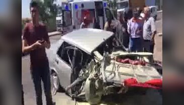 İki otomobil Bursa plakalı TIR'a çarptı: 2 yaralı