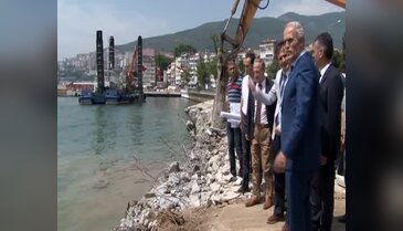 Bursa Gemlik meydanı denizle bütünleşiyor