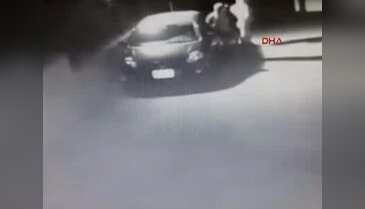 Bursa'da park halindeki otomobili çalmak istediler