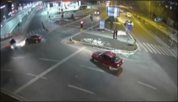 Elazığ'da trafik kazaları MOBESE'ye yansıdı