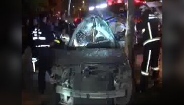 Bursa'da aşırı hız yapıp makas attı, otomobilde sıkıştı