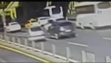 Aynasını kıran motosikletliyi bariyerlere sıkıştırdı