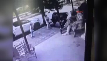 Atatürk Heykeliyle duygulandıran vedalaşma