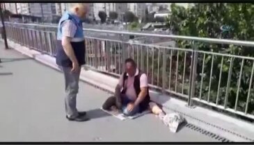 Zabıtayı görünce protez bacağını yerine taktı