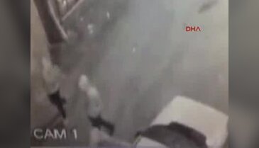 Bursa'da kapüşonlu otomobil hırsızları güvenlik kamerasında