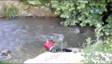 Bursa'da uyuşturucu bağımlısı genç boğulmak üzereyken kurtarıldı
