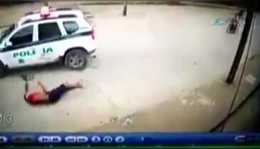Motosikletli havada defalarca takla attı