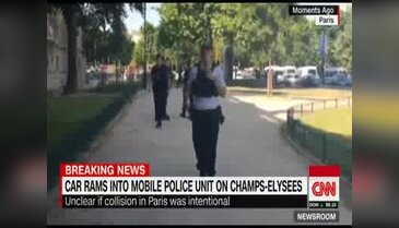 Paris'te araç yanıyor, polis operasyonda!