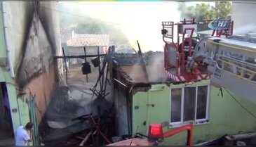 Bursa'da ev ve samanlık çıkan yangında küle döndü