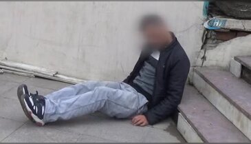 Bursa'da kendinden geçip yere yığıldı, ambulans ve polisi görünce kaçtı