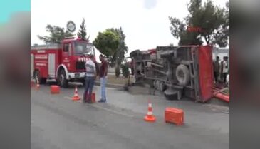 Kamyonet tıra çarptı: 3 ölü, 5 yaralı