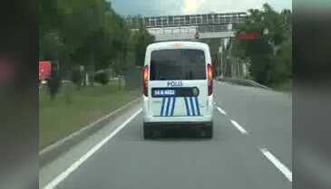 Çocuk sürücü polise kabus yaşattı!