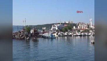 Arabalı vapur kayalıklara çarptı!