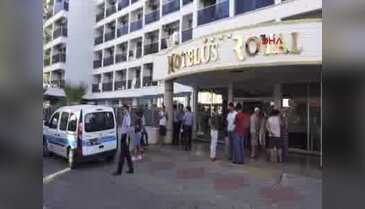 Tatilci 50 aile, otel kapısında kaldı