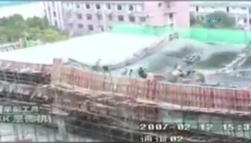 Beton yığını işçileri böyle yuttu