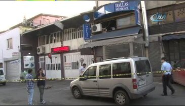 Müzikholdeki kavgada polisin silahı ateş aldı