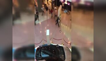 AVM'de bıçakla dehşet saçtı!