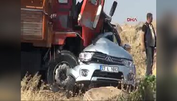Askeri araç devrildi: 1 asker şehit