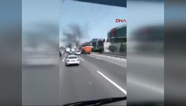 TEM'de araç yanıyor, trafik kilit