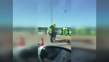 Köprüde işçiler halay çekerek eğlendi