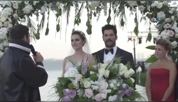 Burak Özçivit ve Fahriye Evcen nikah masasında