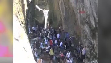 Bursa'da serinlemek isteyenler Saitabat Şelalesi'ne akın etti
