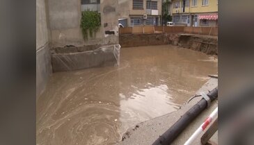 Bursa'da çökme tehlikesi bulunan binalar boşaltıldı
