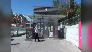 Taksim Meydanı'nda asansörde mahsur kaldılar