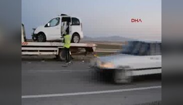 Ticari araç kamyona çarptı: Ölüler var