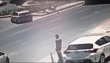 İstanbul'da feci motosiklet kazası kamerada