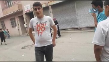 Bursa'da küçük çocuk 7.5 metrelik demir kapının altında kalıp öldü