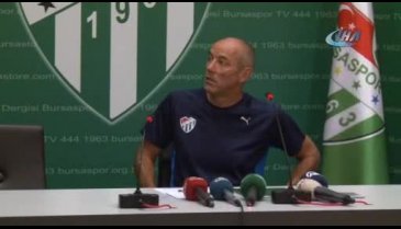 Bursaspor'un Teknik Direktörü Le Guen: "Transferde hata yapmak istemiyorum"