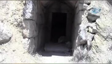 Bursa'da Roma döneminden kalan mezar odası definecilerin talanına uğradı