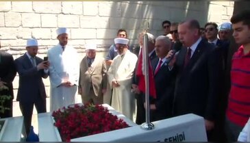 Varank'ın mezarı başında Kur'an-ı Kerim okudu