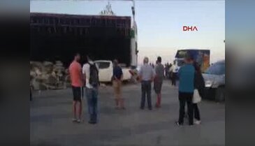 'Çanakkale' feribotu, Marmara Adası'nda iskeleye çarptı
