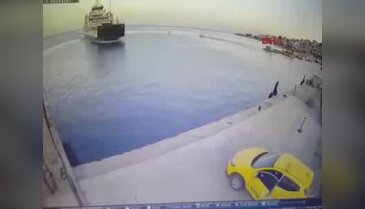'Çanakkale' feribotu iskeleye böyle çarptı