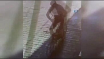 Bisikletli kapkaççı önce kameraya sonra polise yakalandı