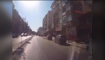 Yol isteyen ambulans şoförüne önce tepki gösterip yol verdi