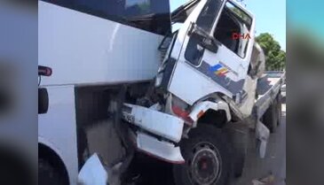 Bursa'da freni boşalan kamyonet kaza yaptı: 7 yaralı