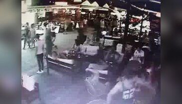 Barda çocukların yarı çıplak dansına tepki