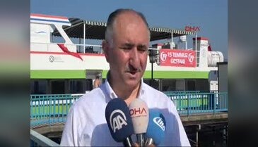 Bursa'da İznik Gölü'nün ortasında dalgıçlar Türk Bayrağı açtı