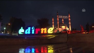 Bursa Ulu Cami'ye 'Şuhedaya Rahmet Olsun' mahyası